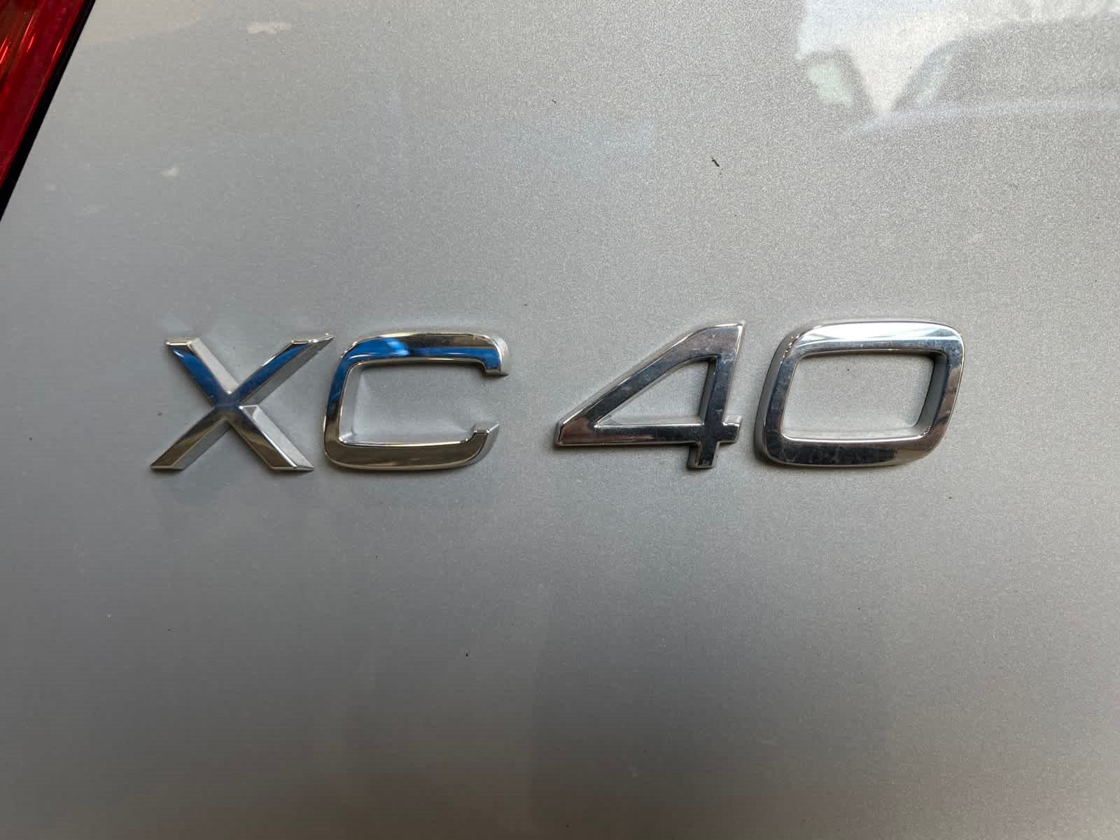 2023 Volvo XC40 B5 Plus Dark Theme